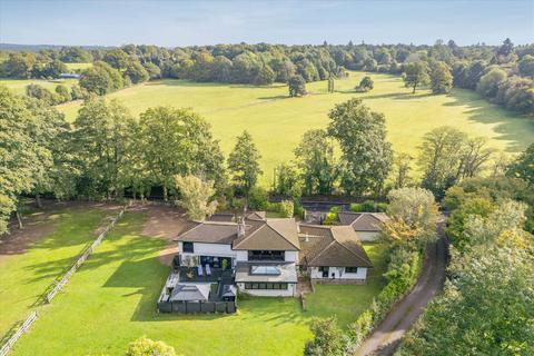 6 bedroom detached house to rent, Jubilee Road, Finchampstead, Wokingham, Berkshire, RG40
