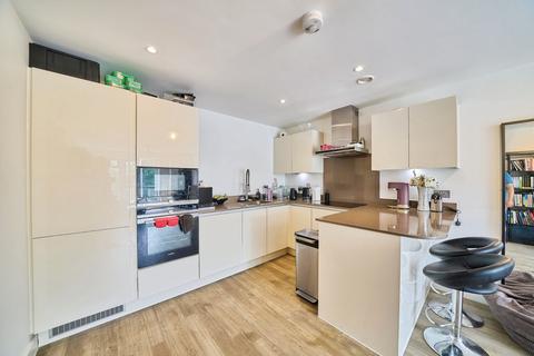 2 bedroom apartment for sale, Dyas Road, Sunbury-on-Thames TW16