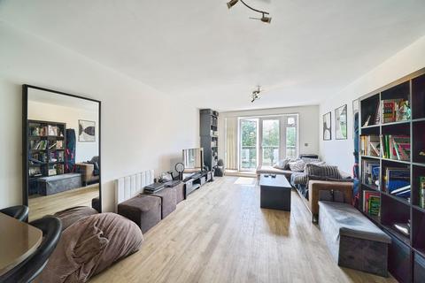2 bedroom apartment for sale, Dyas Road, Sunbury-on-Thames TW16