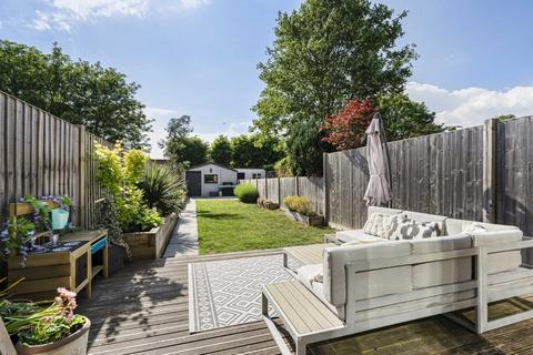 13 Dean Road, Hounslow, TW3 2EY