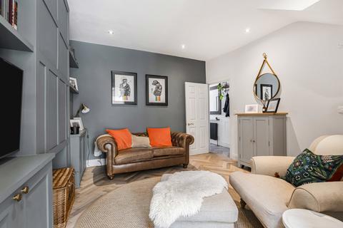 13 Dean Road, Hounslow, TW3 2EY