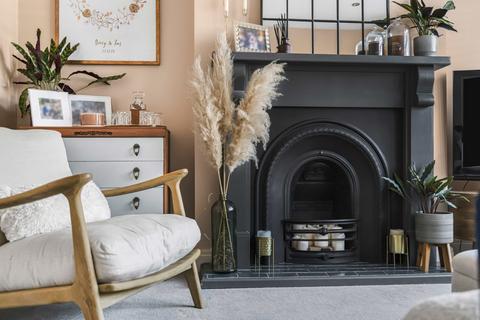 13 Dean Road, Hounslow, TW3 2EY