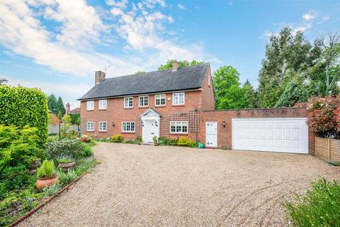 5 bedroom detached house for sale, Wonford Close, Walton On The Hill,