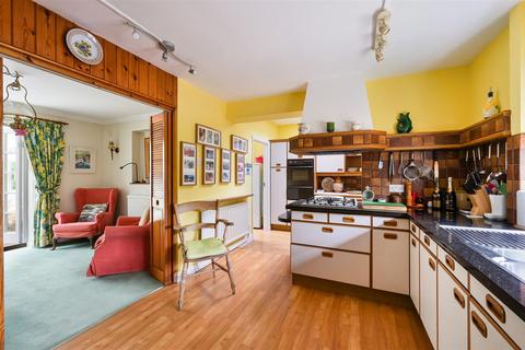 5 bedroom detached house for sale, Wonford Close, Walton On The Hill,
