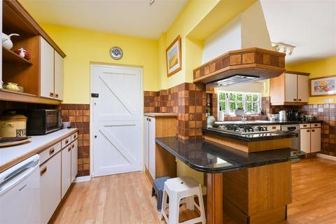 5 bedroom detached house for sale, Wonford Close, Walton On The Hill,