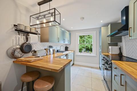 The Upper Flat, 10 Woodland Hill, London, SE19 1NY