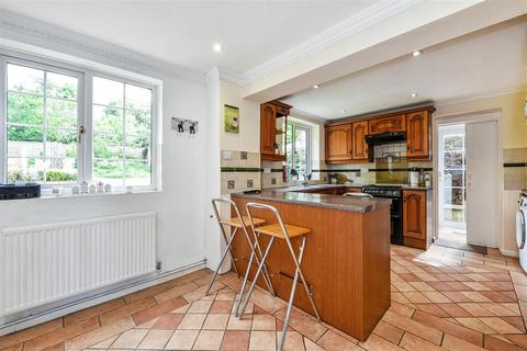 4 Beech Close, Thruxton, Andover, SP11 8NB