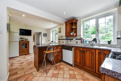 4 Beech Close, Thruxton, Andover, SP11 8NB