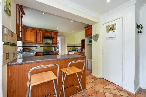 4 Beech Close, Thruxton, Andover, SP11 8NB