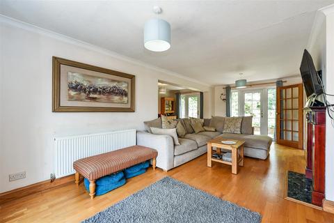 4 Beech Close, Thruxton, Andover, SP11 8NB