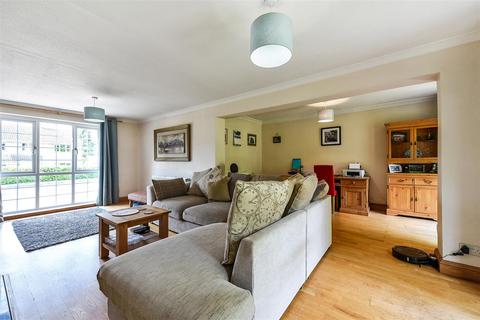 4 Beech Close, Thruxton, Andover, SP11 8NB