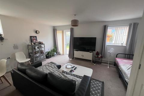 28 Oregon Close, Manchester, M13 9SA