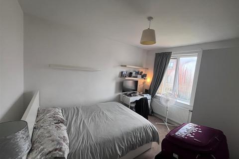 28 Oregon Close, Manchester, M13 9SA