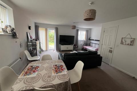 28 Oregon Close, Manchester, M13 9SA