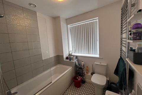 28 Oregon Close, Manchester, M13 9SA