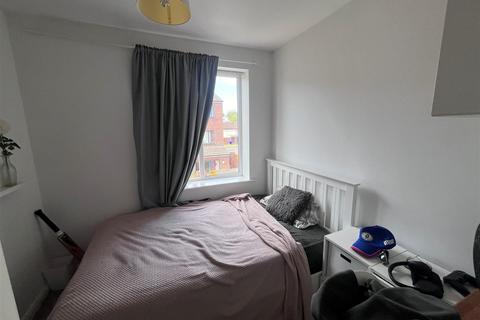 28 Oregon Close, Manchester, M13 9SA