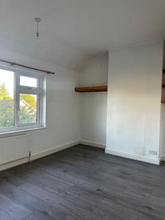 3 bedroom semi-detached house to rent, Aylesbury HP21