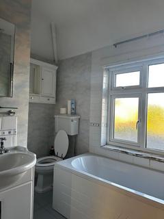 3 bedroom semi-detached house to rent, Aylesbury HP21