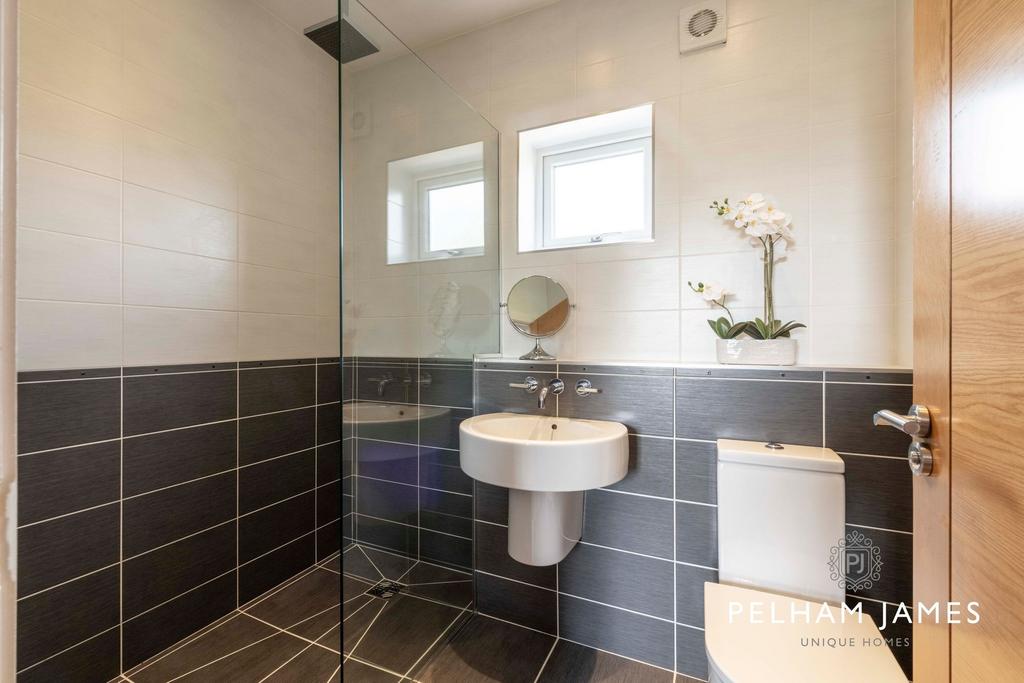 En Suite, Cayman House, Barnack