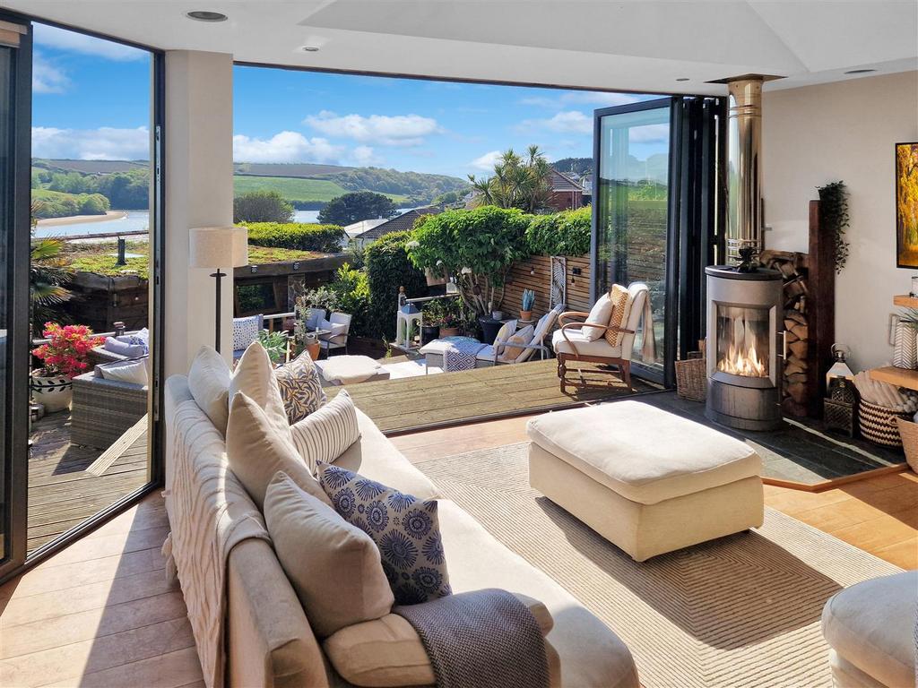 Lounge with views.