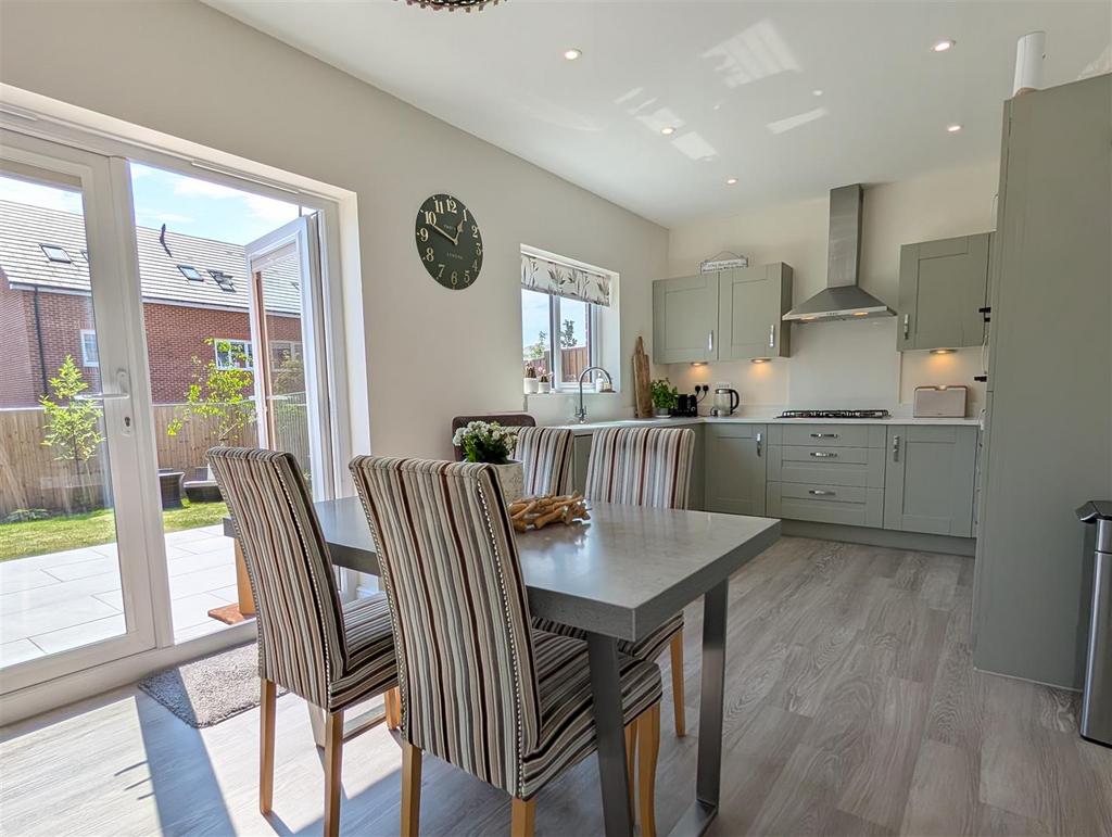 Dining kitchen