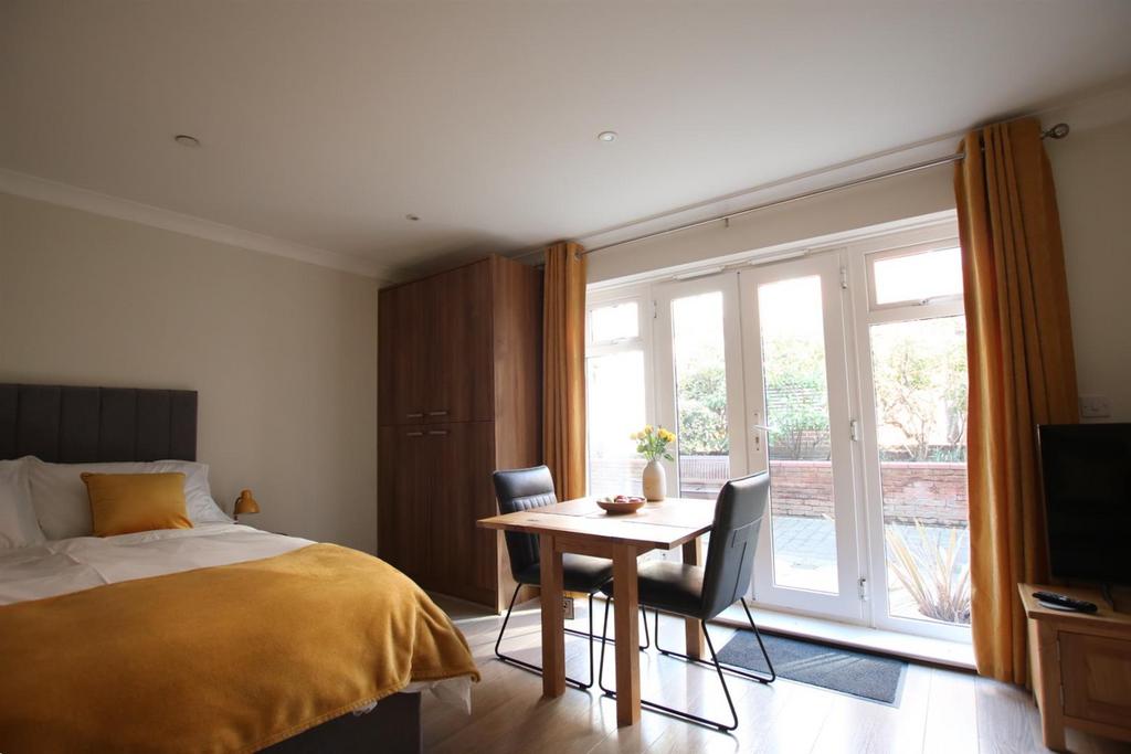 Bed/Living