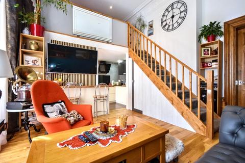 12 Heddle Rise, Wakefield, WF2 9UF