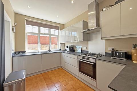 3 bedroom detached house for sale, Mytton Oak Road, Shrewsbury