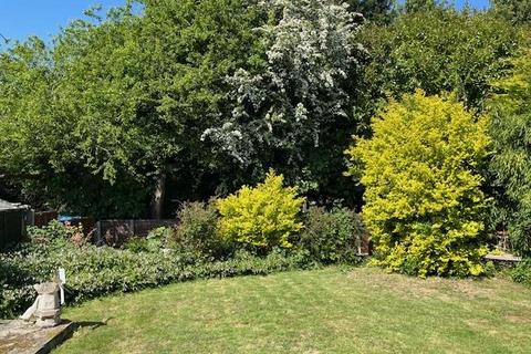 10 Chantry Avenue, Hartley, Longfield, DA3 8DD