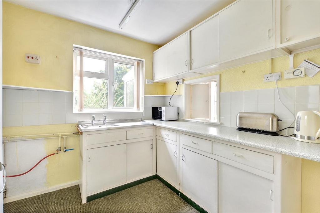 Kitchen 2.jpeg