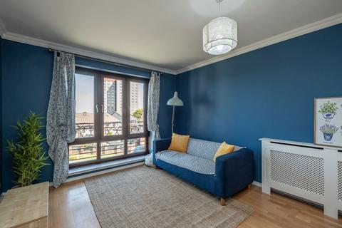 11/6 Hawkhill, Edinburgh, EH7 6LA