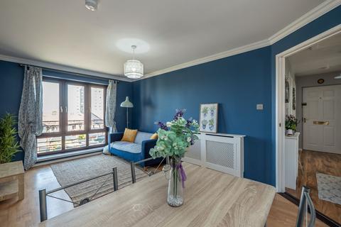 11/6 Hawkhill, Edinburgh, EH7 6LA