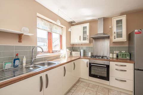 11/6 Hawkhill, Edinburgh, EH7 6LA