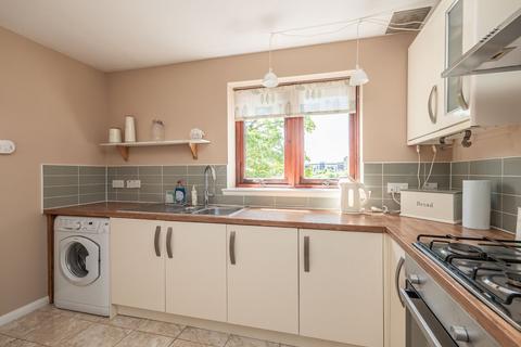 11/6 Hawkhill, Edinburgh, EH7 6LA