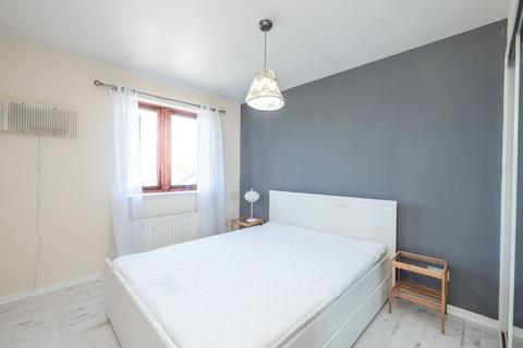11/6 Hawkhill, Edinburgh, EH7 6LA
