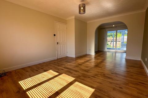 43 Edenside Drive, Attleborough, NR17 2EL