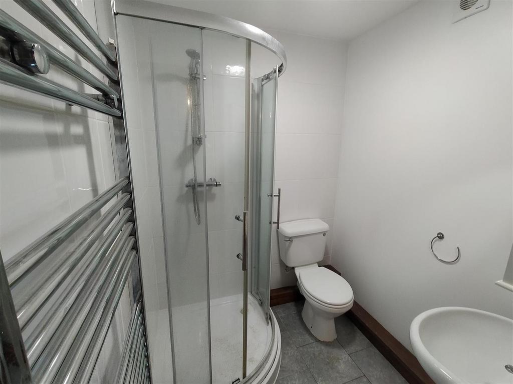 E Shower Room.jpg