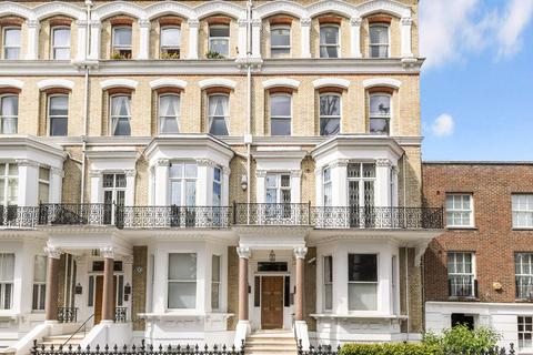 4 bedroom flat for sale, Vicarage Gate, London