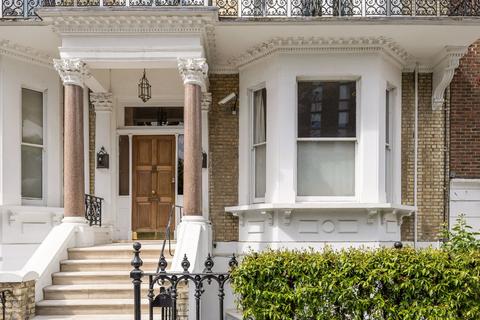 4 bedroom flat for sale, Vicarage Gate, London