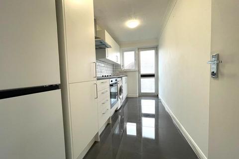 1 bedroom flat to rent, Newbury Park, Essex, IG2
