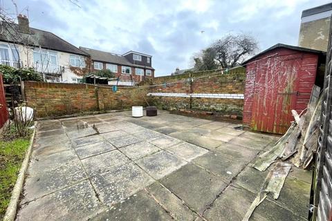 1 bedroom flat to rent, Newbury Park, Essex, IG2