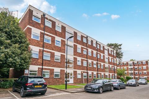 32 Oak Tree Close, London, W5 2AQ
