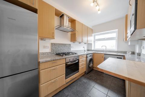 32 Oak Tree Close, London, W5 2AQ