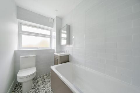 32 Oak Tree Close, London, W5 2AQ