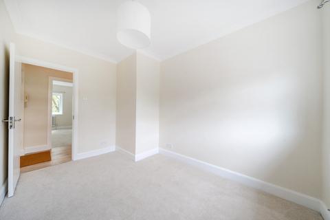 32 Oak Tree Close, London, W5 2AQ