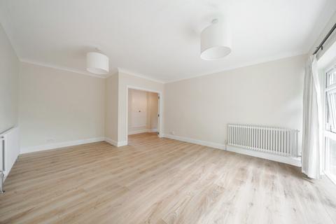 32 Oak Tree Close, London, W5 2AQ