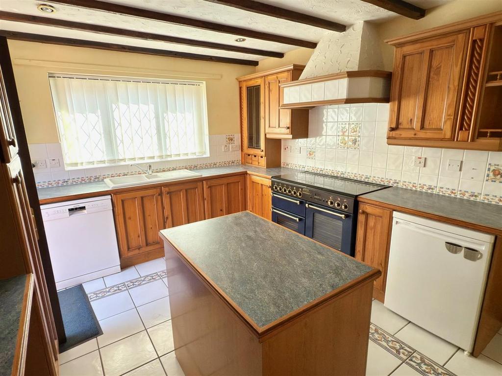 KITCHEN AREA.jpg