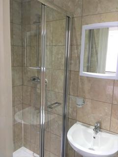 Studio to rent, Barkingside, Essex, IG6