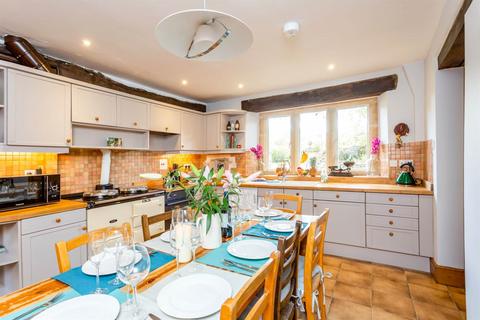 4 bedroom flat to rent, Dunford Barn, Langford, Lechlade, GL7