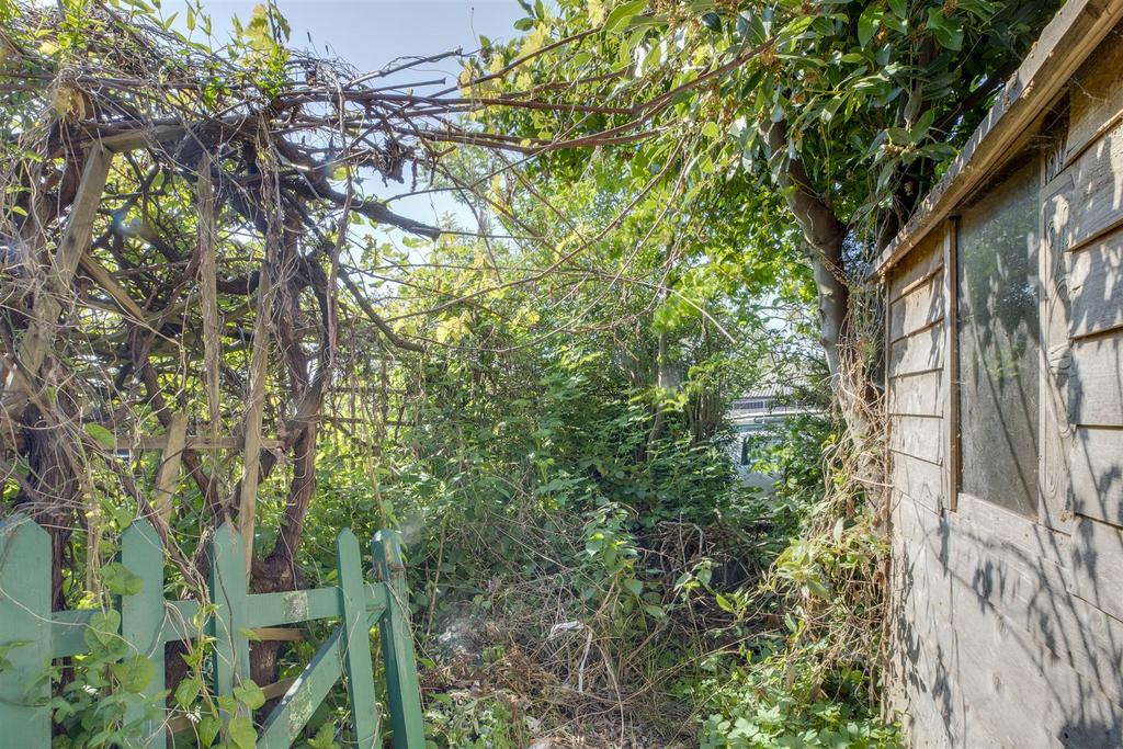 110 Totteridge Road, HP13 6 EX-9.jpg